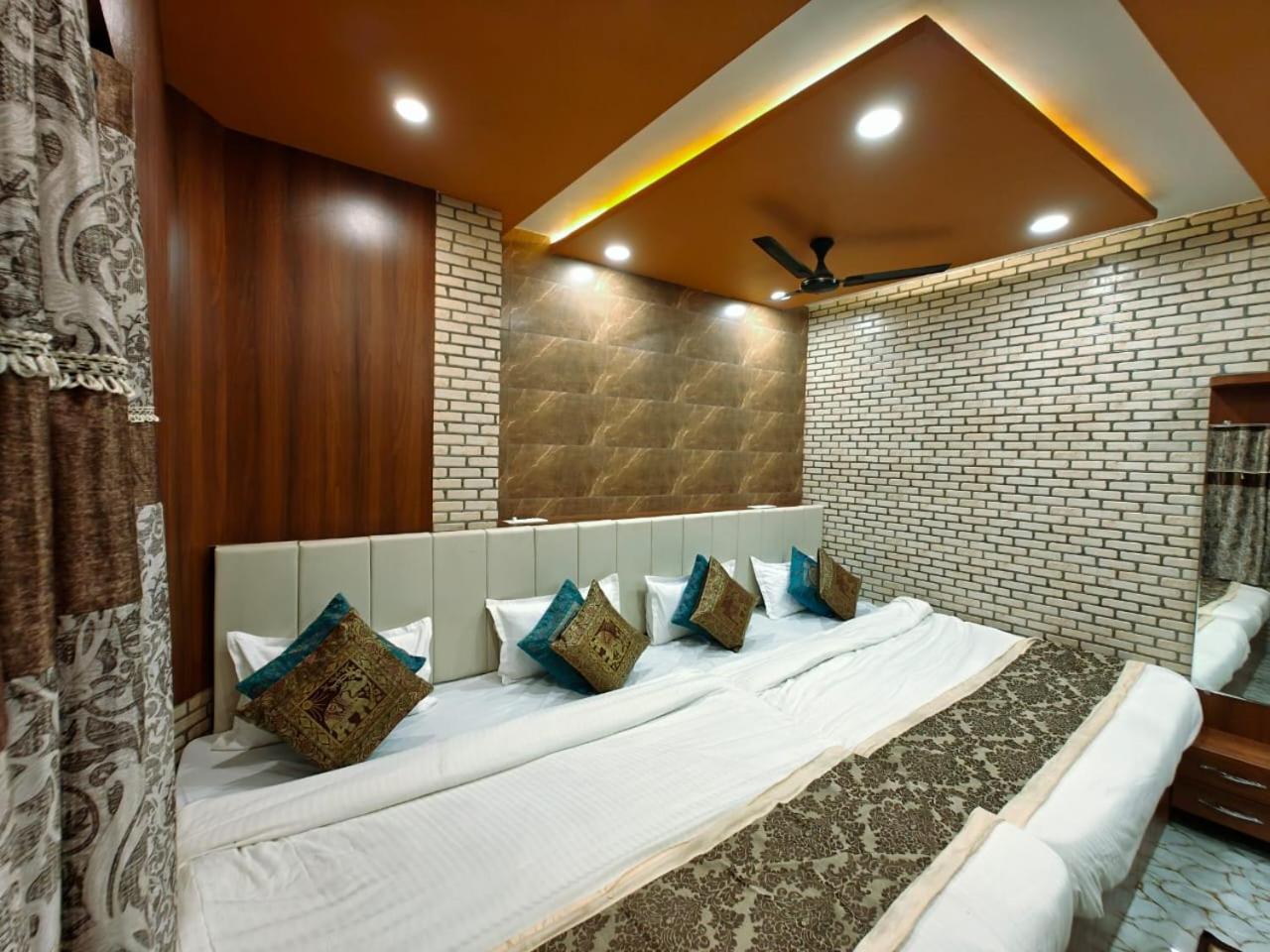 Shri Kailash Pati Guest House- Opposite Kashi Vishwanath Temple Varanasi Eksteriør billede