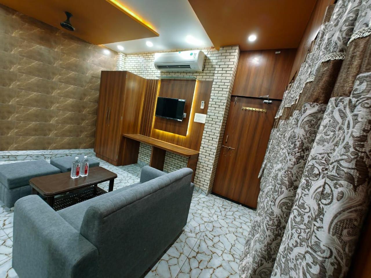 Shri Kailash Pati Guest House- Opposite Kashi Vishwanath Temple Varanasi Eksteriør billede