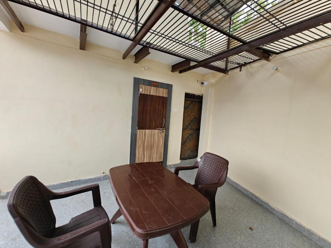 Shri Kailash Pati Guest House- Opposite Kashi Vishwanath Temple Varanasi Eksteriør billede